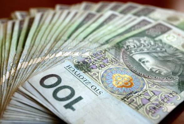Через наплив працівників з України у Польщі сповільнилося зростання зарплатні