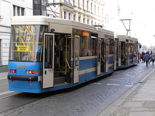 We Wrocławiu w tramwaju nieznane osoby pobiły Ukraińca