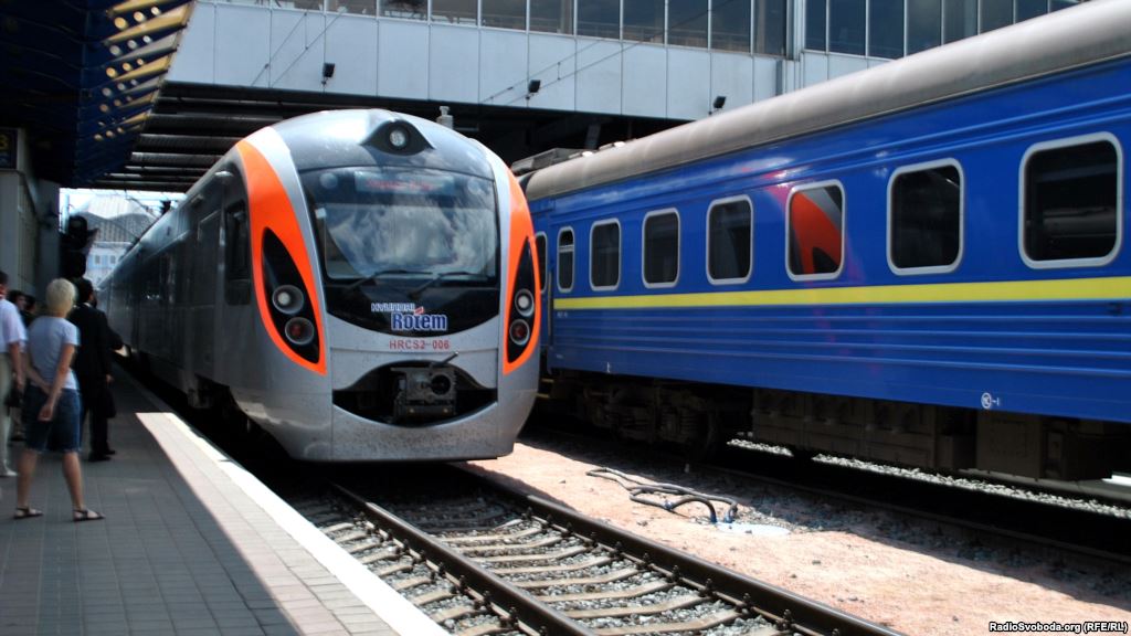 Укрзалізниця ввела онлайн-продаж квитків ще на два потяги до Польщі