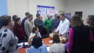 При проходженні підвищення кваліфікації неврологів або лікарів загальної практики-сімейної медицини в  Україні, план підготовки лікарів включає обов’язкові тренінги  щодо техніки проведення медикаментозних блокад