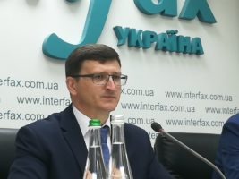 З українців більше не будуть вимагати плату за можливість працевлаштування в Польщі. З українців більше не будуть вимагати плату за можливість працевлаштування в Польщі.