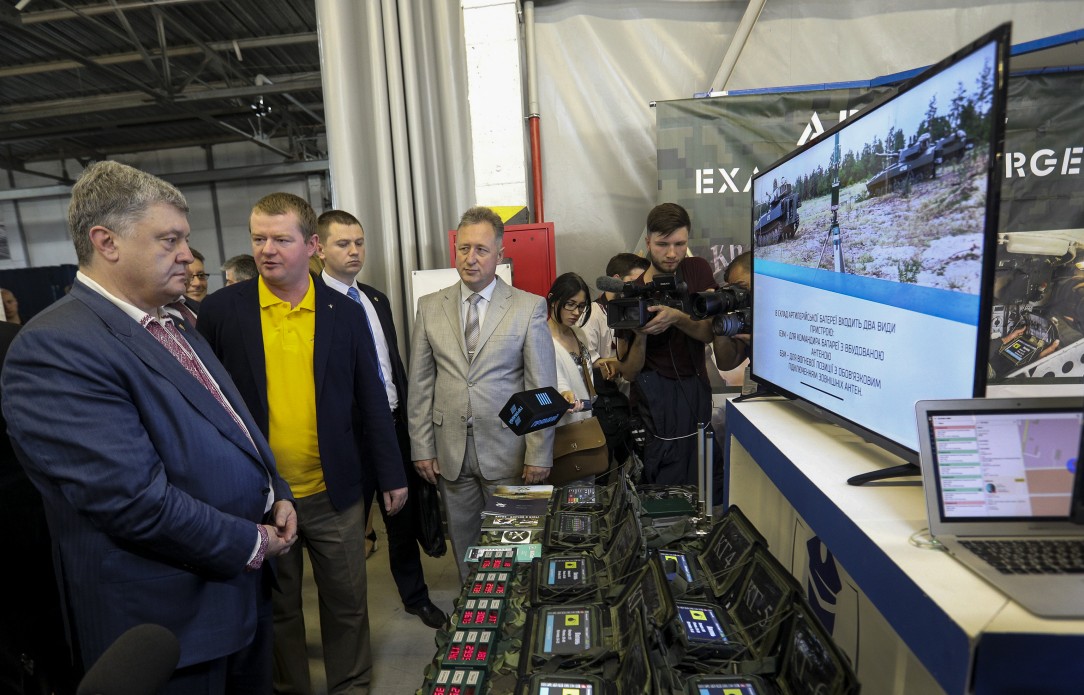Президент відвідав підприємство «Firefly Україна», яке займається розробками в космічній галузі