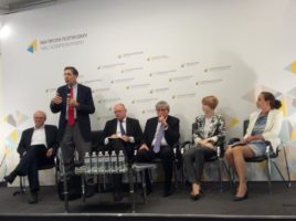 Дискусія на тему «Ціна Кремлівської агресії в Україні: матеріальний вимір».