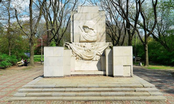 Цьогоріч у Варшаві розберуть пам'ятник Подяки радянським солдатам