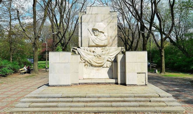 У Варшаві розбирають пам’ятник подяки радянській армії