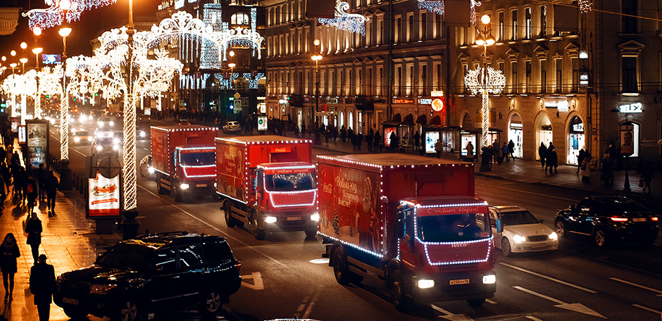 Різдвяні вантажівки з відомої реклами Coca-Cola відвідають декілька польських міст