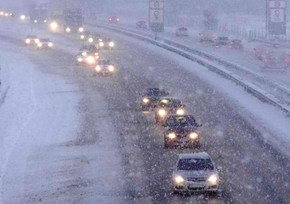 Через снігопад у Києві сталося близько 300 ДТП