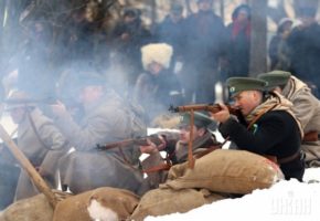 Україна вшановує 101 річницю подвигу школярів і студентів під Крутами Україна вшановує 101 річницю подвигу школярів і студентів під Крутами