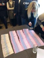 В Винницкой области задержали руководителя Госгеокадастра, которая за деньги раздавала земли общины В Винницкой области задержали руководителя Госгеокадастра, которая за деньги раздавала земли общины