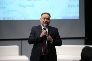 У програмах 14 кандидатів у президенти відсутнє питання Криму