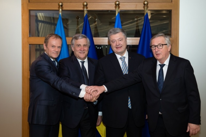 Порошенко договорился с руководством ЕС вместе противодействовать вмешательству в выборы