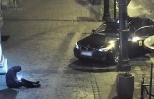 У Кракові таксист обікрав непритомного чоловіка
