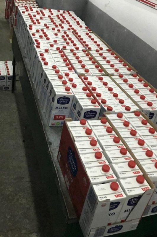 На границе с Польшей у украинца изъяли 730 литров контрабандного молока