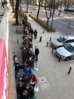 На участке в Варшаве с самого утра - очередь