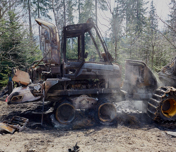 Невідомі зловмисники підпалили гарвестер і форвадер у Нижньосілезькому лісі