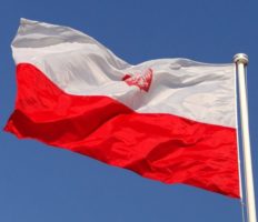 В Єленій Гурі полякам видають польські прапори В Єленій Гурі полякам видають польські прапори