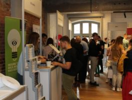 Шукаєш роботу в Польщі? Ярмарка вакансій спеціально для мігрантів у Вроцлаві! (відеосюжет)