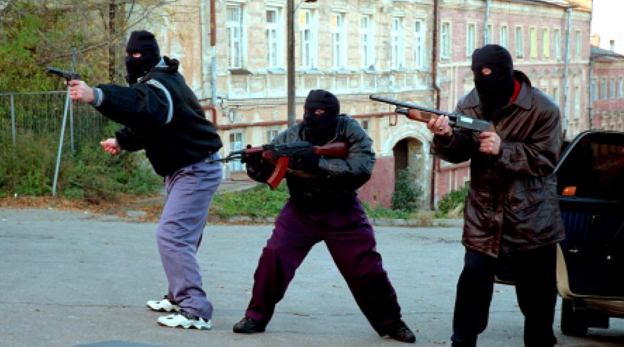 Украинец с «стволом» устроил разборки в стиле 90-х в центре Катовице