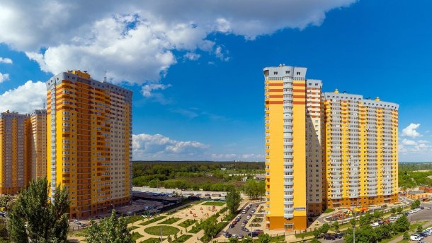 Встреча "польского инвестора" и обманутых покупателей квартир в Киеве закончилась дракой
