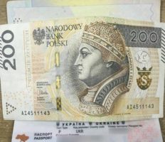 Українець намагався підкупити прикордонника, давши йому… 200 злотих