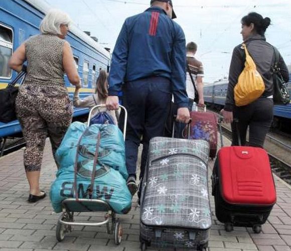 За кілька років половина українців житиме за кордоном