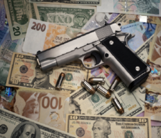 Битва за торгівлю наркотиками: в Кракові затримали 20 громадян Росії