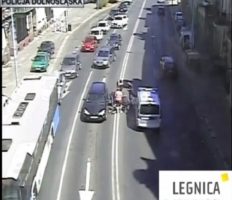 Польські правоохоронці врятували чоловіка, якому стало погано за кермом (відео)