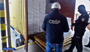 У порту Ґданська вилучили контрабанду цигарок з Китаю на суму 2,5 млн.євро, яка прямувала в Україну