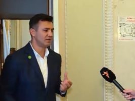А хто ви така, щоб перевіряти? – "слуга народу" Тищенко зухвало відповів журналістці у Раді (відео) А хто ви така, щоб перевіряти? – "слуга народу" Тищенко зухвало відповів журналістці у Раді (відео)