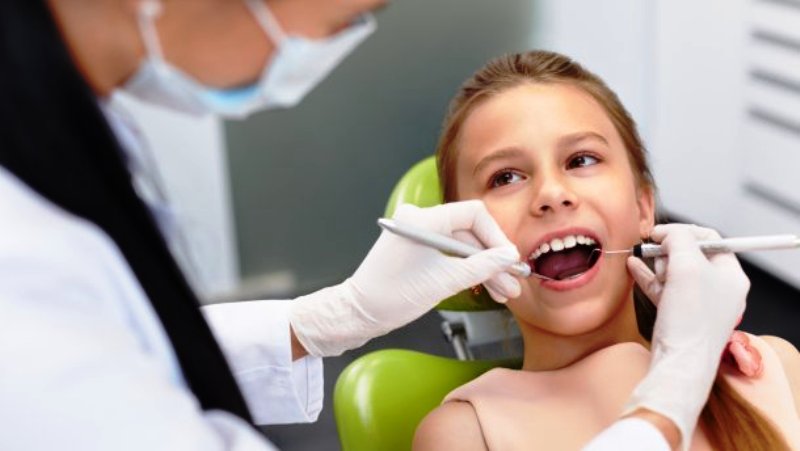 У Польщі кожна початкова і середня школа матиме доступ до дантиста, медсестри чи гігієніста