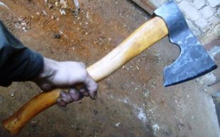 Понад 2 роки тривав розгляд справи щодо пограбування громадянина України із застосуванням сокир