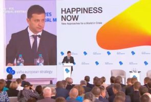 Зеленский ответил на вопросы на форуме YES (видео)