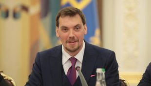 С 1 октября страна должна полностью отказаться от бумажного документооборота — премьер (видео) С 1 октября страна должна полностью отказаться от бумажного документооборота — премьер (видео)