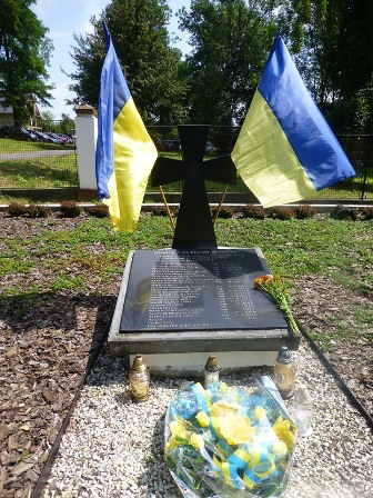 Посольство України у Польщі спростувало інформацію про спаплюження українських могил під Перемишлем