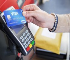 В Кракові бабця знайшла кредитку… і розрахувалася нею 770 разів!