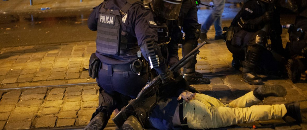 У Вроцлаві поліція з водометами та сльозогінним газом розігнала Марш Незалежності (фото та відео)