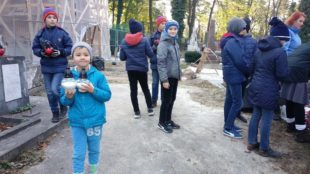 Pogończycy wzięli udział w corocznej akcji „Światełko Pamięci dla Cmentarza Łyczakowskiego”