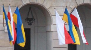 Україна погодилася на пошуки у двох місцях поховання польських солдатів