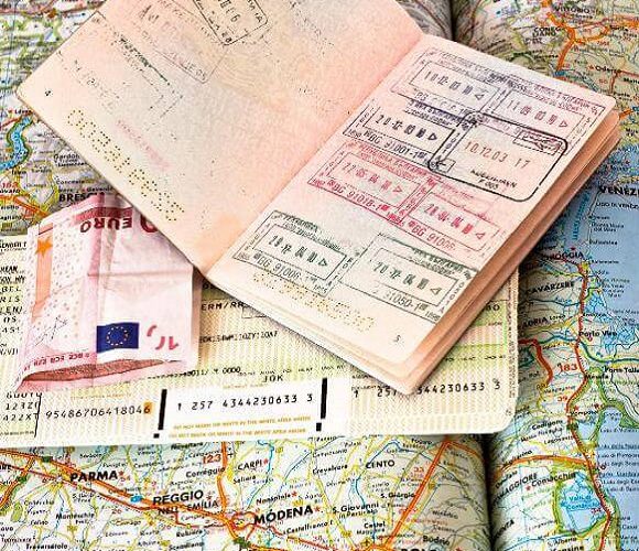 Що означають відмітки у закордонному паспорті? Давайте розберемось!