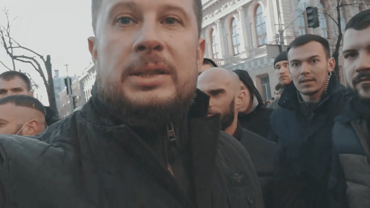 Билецкий ударил журналиста по лбу за вопрос о митингах