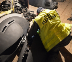 На кордоні затримали українця, який хотів перевезти крадений двигун