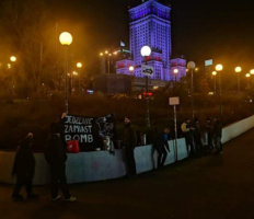 «Ми любимо війну і Гітлера»: у Варшаві група неонацистів заатакувала безхатьків «Ми любимо війну і Гітлера»: у Варшаві група неонацистів заатакувала безхатьків