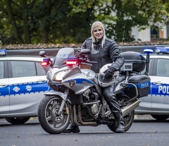Календар з чарівними поліціянтками з Нижньої Сілезії: тільки поглянь на ці фото!
