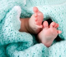 Скандал, 11-річна дівчинка в Польщі народила дитину: справу передали в Україну