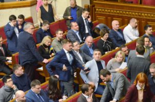 Жодних особливих статусів в Конституції бути не може