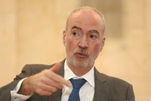 Рынок земли: посол Франции посоветовал Украине избегать концентрации земельных наделов