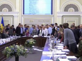 Бійка за землю: нардепи влаштували "махач" під час засідання аграрного комітету (відео)