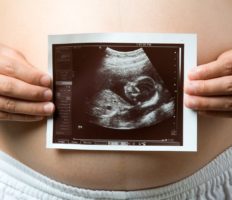 «Аборт без кордонів»: в Польщі відкрили телефон довіри і радять, як зробити аборт