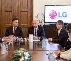 «LG Electronics» інвестує у Вроцлав 320 млн злотих. Будуть нові робочі місця «LG Electronics» інвестує у Вроцлав 320 млн злотих. Будуть нові робочі місця
