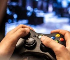 Через комп’ютерну гру в Польщі хлопець зарізав 9-річного брата